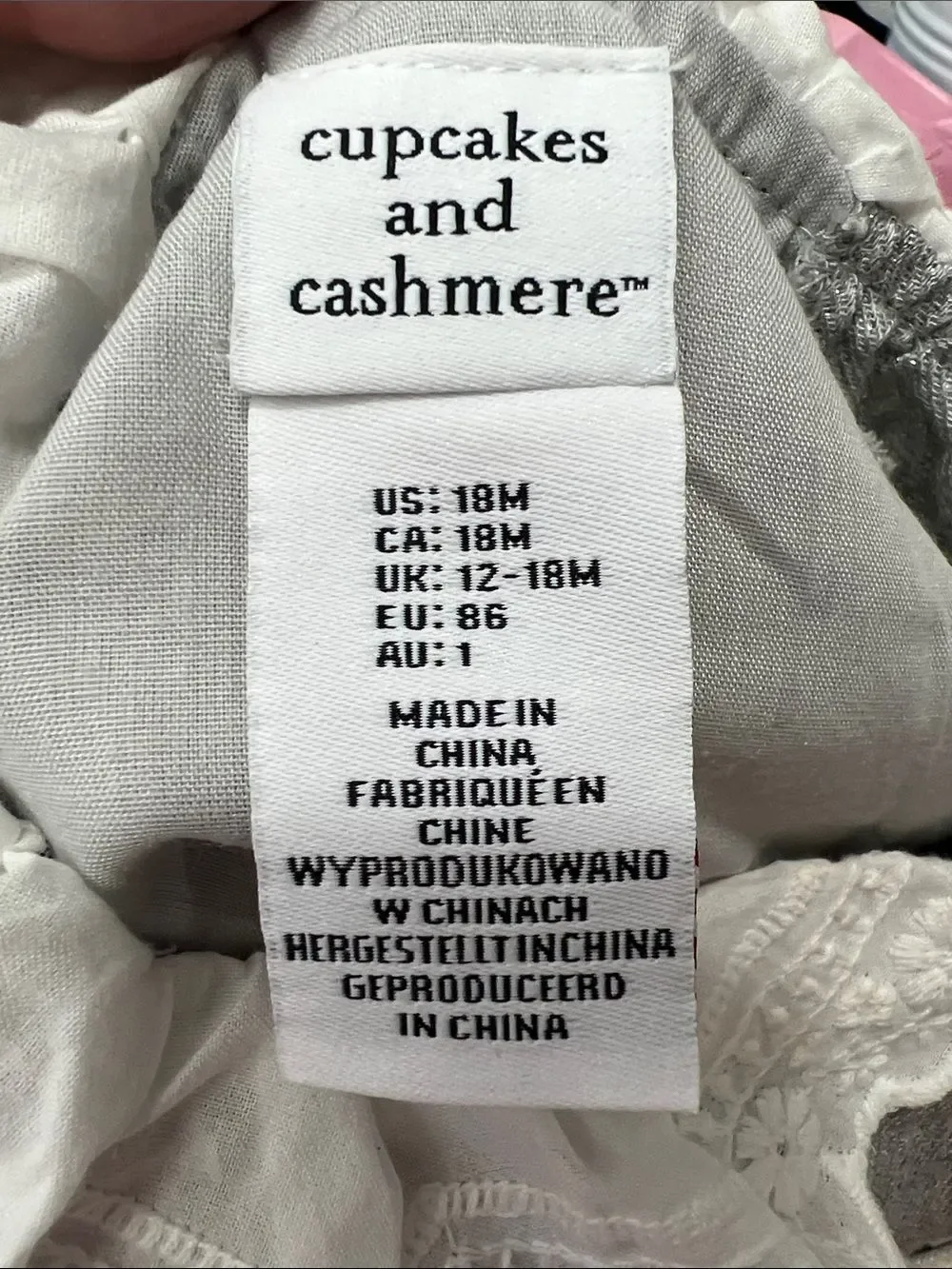 cupcakes & cashmere excellent preowned